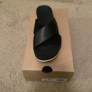 Ugg Womens Kari black sandal size 5